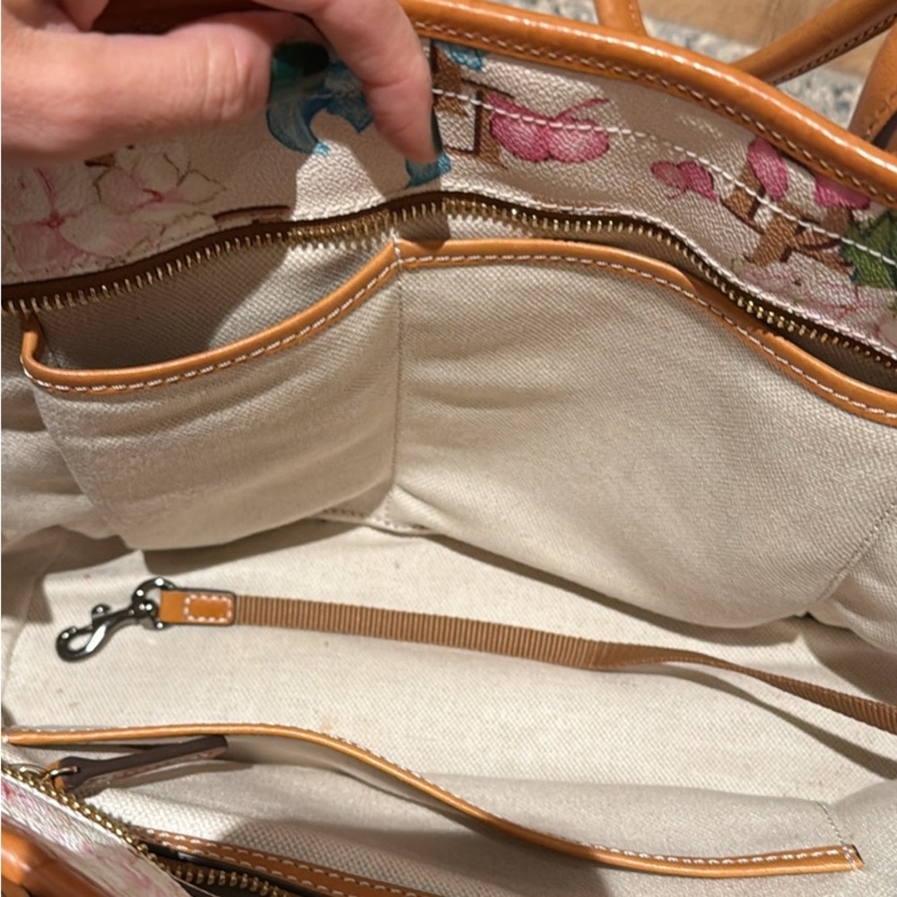 DOONEY & BOURKE Hydrangeas Monogram Tote Bag - Picture 7 of 10